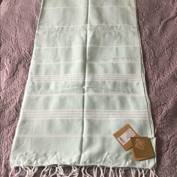 NWT beach blanket aqua, white, fringe - Picture 4 of 8